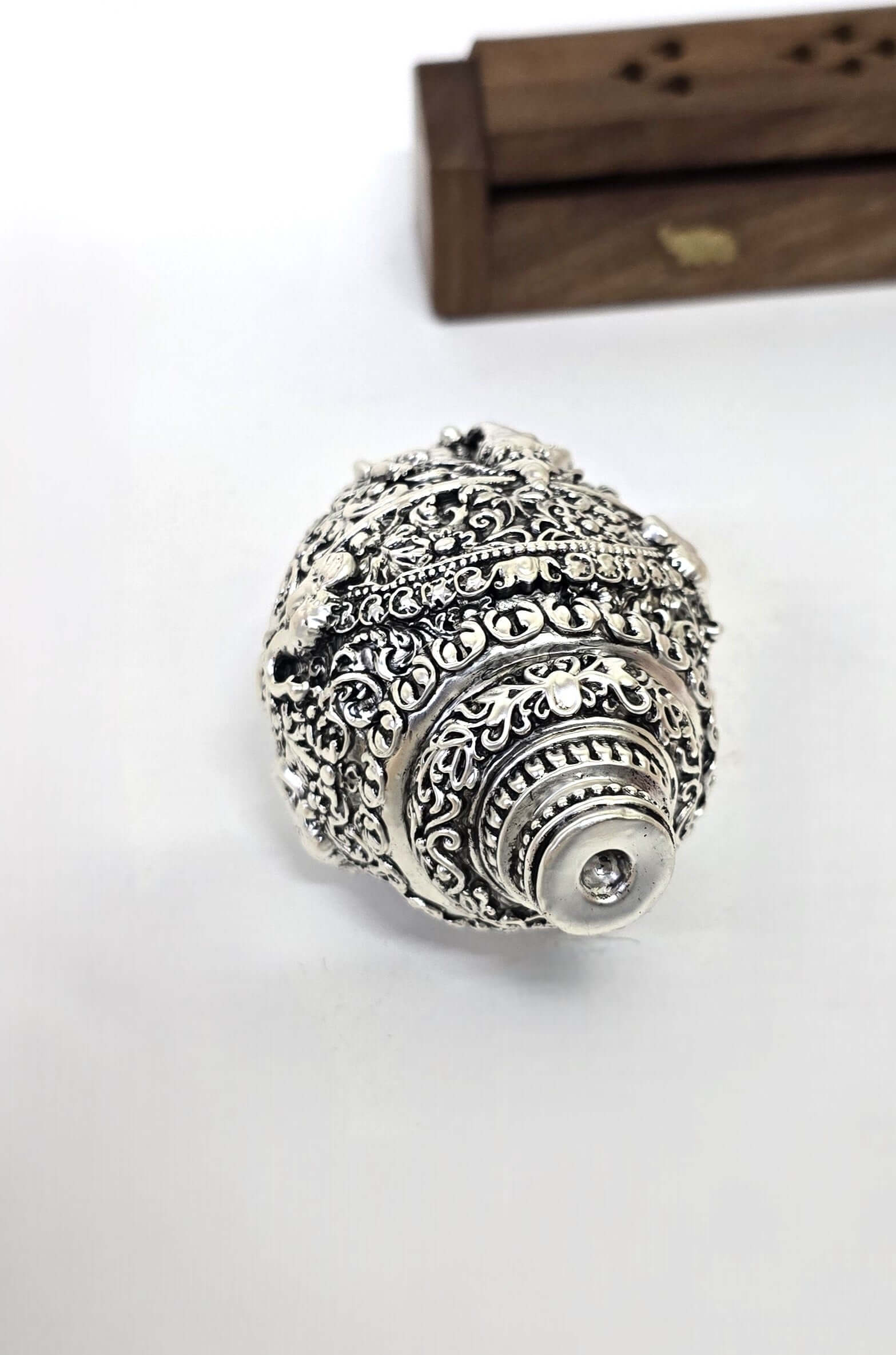 back angle of ganesh conch with 999 silver plating