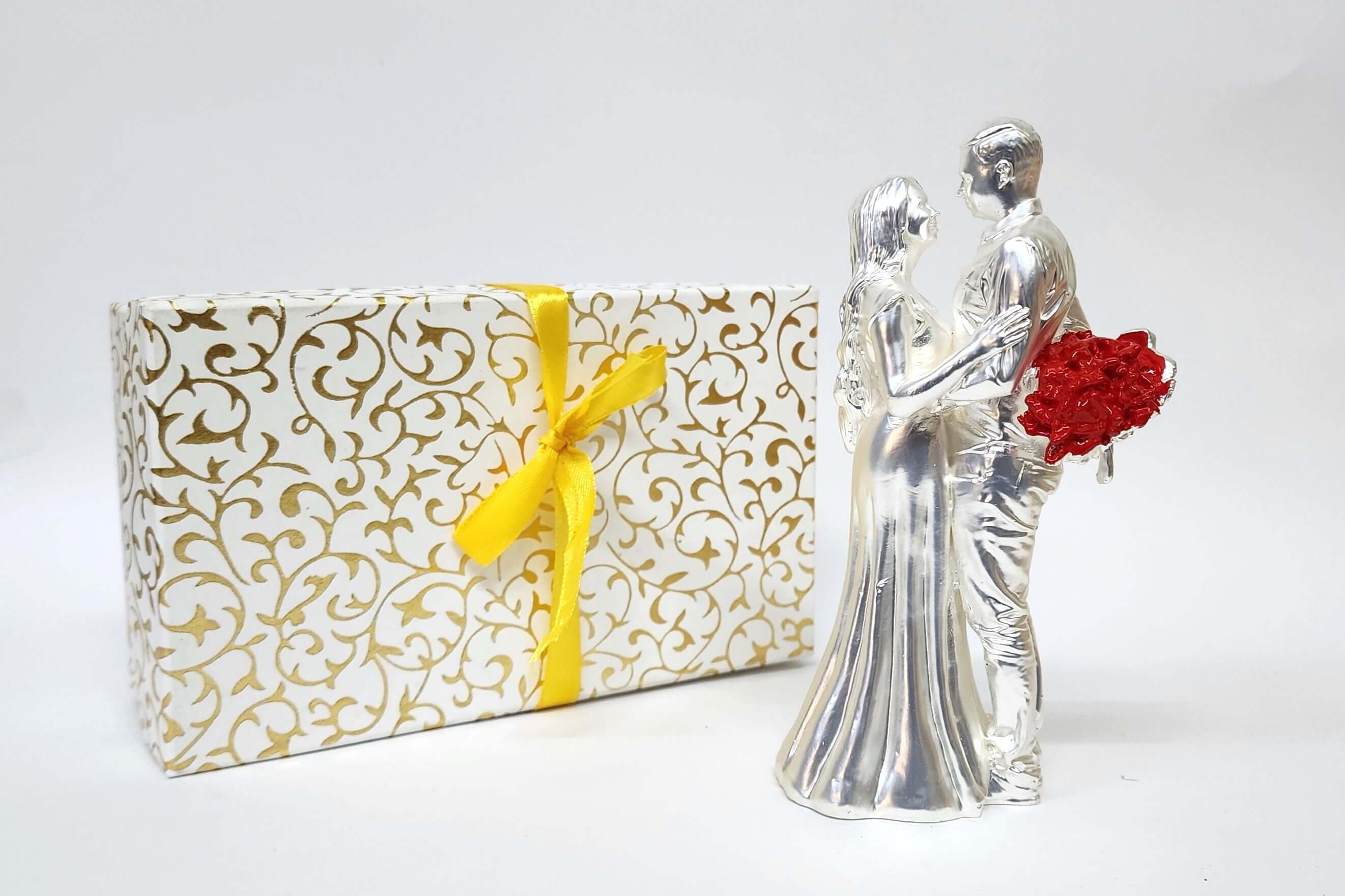 Silver-plated romantic couple figurine with a matte finish, holding A Red rose bouquet.gifting box