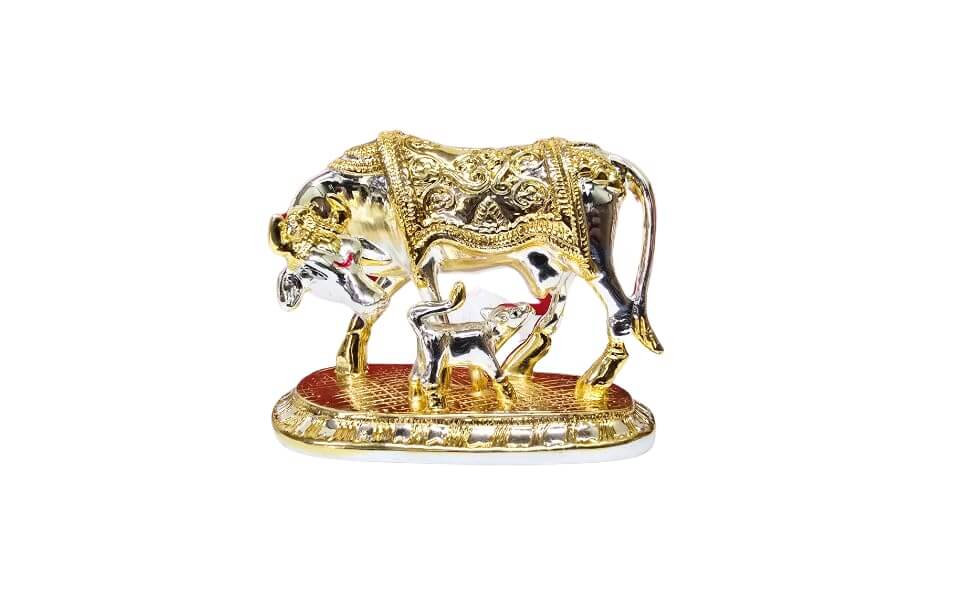 Closeup of gold-plated horns and intricate detailing