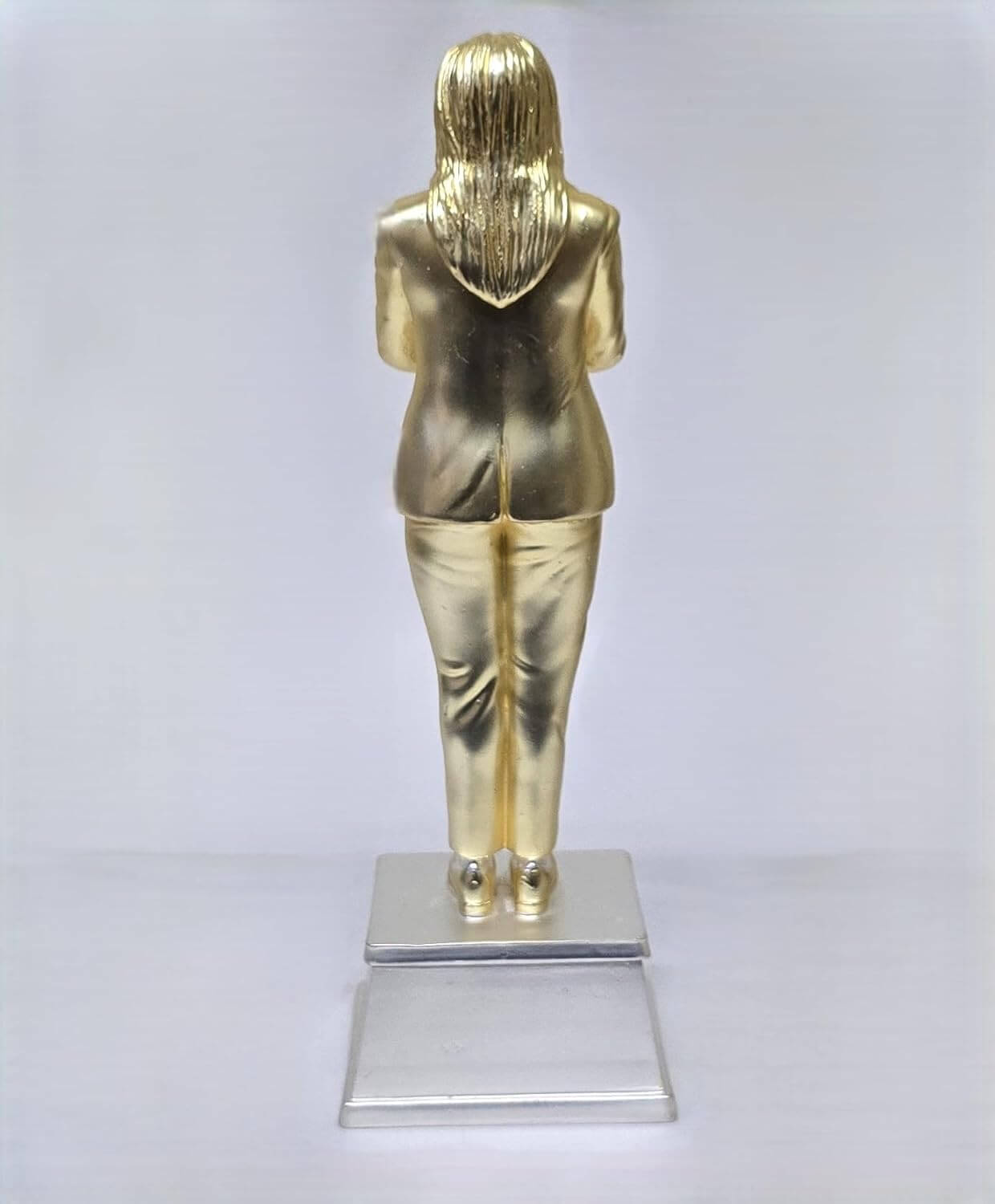 Elegant gold and silver 'World’s Best Mom' trophy featuring a confident woman in a business suit with arms crossed, symbolizing strength, leadership, and appreciation for mothers. A perfect gift for Mother's Day or special occasions.