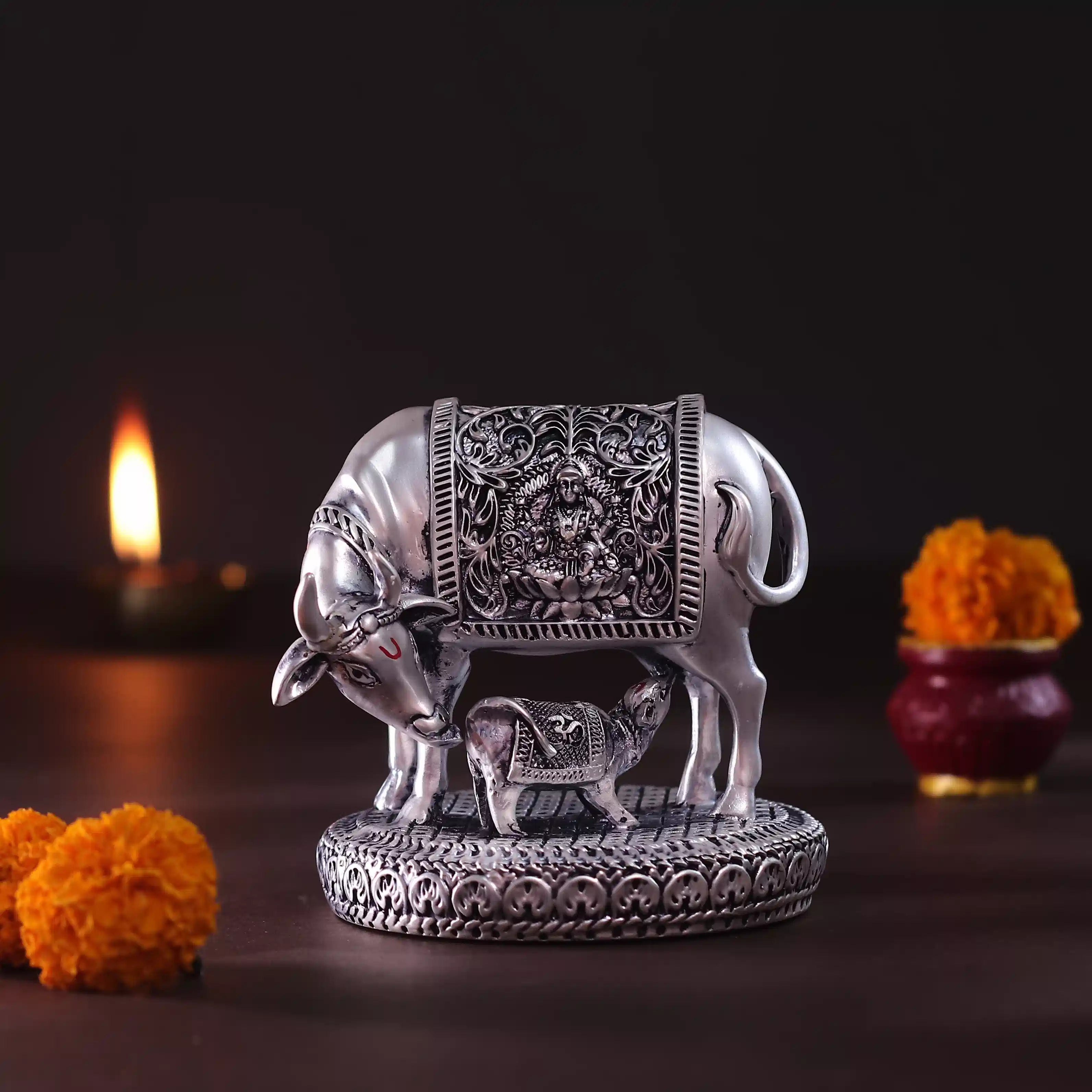 Kamdhenu Cow & Calf Idol – Antique Silver Plated Finish (2.5 × 2.5 Inch)
