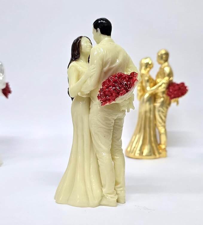 Artistic couple figurine for anniversary or Valentine's Day gift – poly-resin