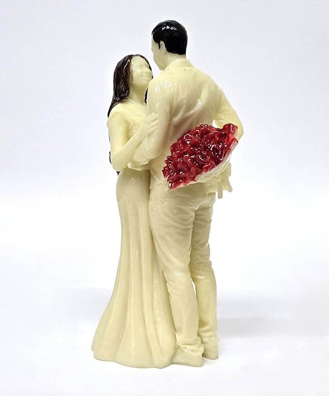 Romantic couple statue with floral detail – gift for loved ones or spouse